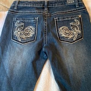Xenium size 10 Capri jeans with rhinestones and embroidered pockets